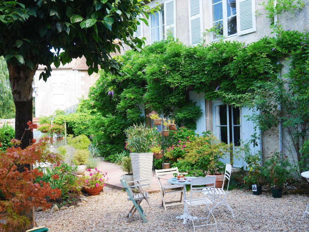 Bed and Breakfast L'Arbre D'Ange Монморийон Экстерьер фото