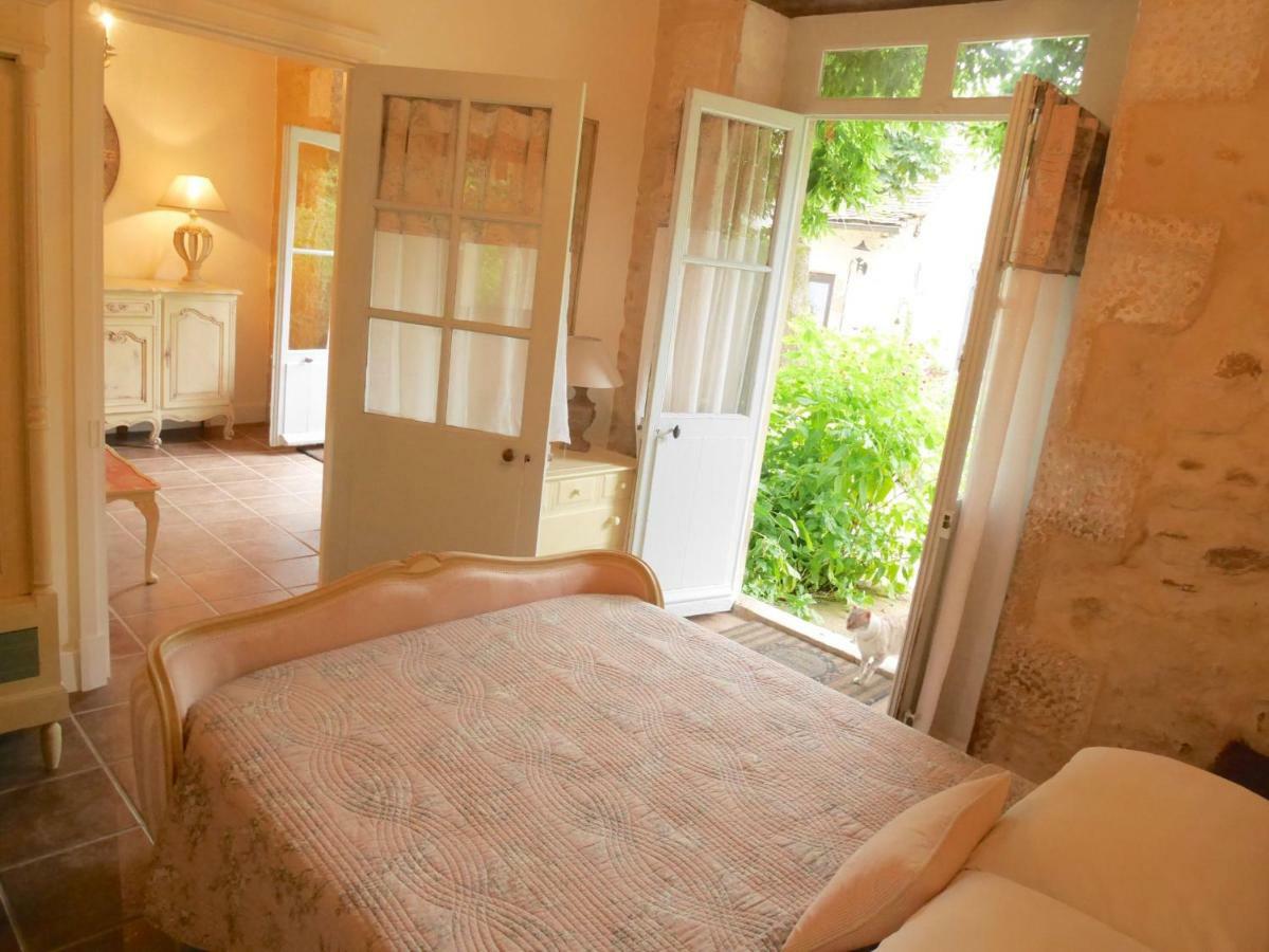 Bed and Breakfast L'Arbre D'Ange Монморийон Экстерьер фото